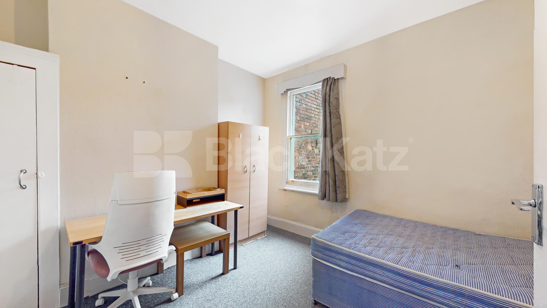 Located close to Turnpike lane Station is this large 3 bedroom property Willoughby Road, Turnpike Lane 